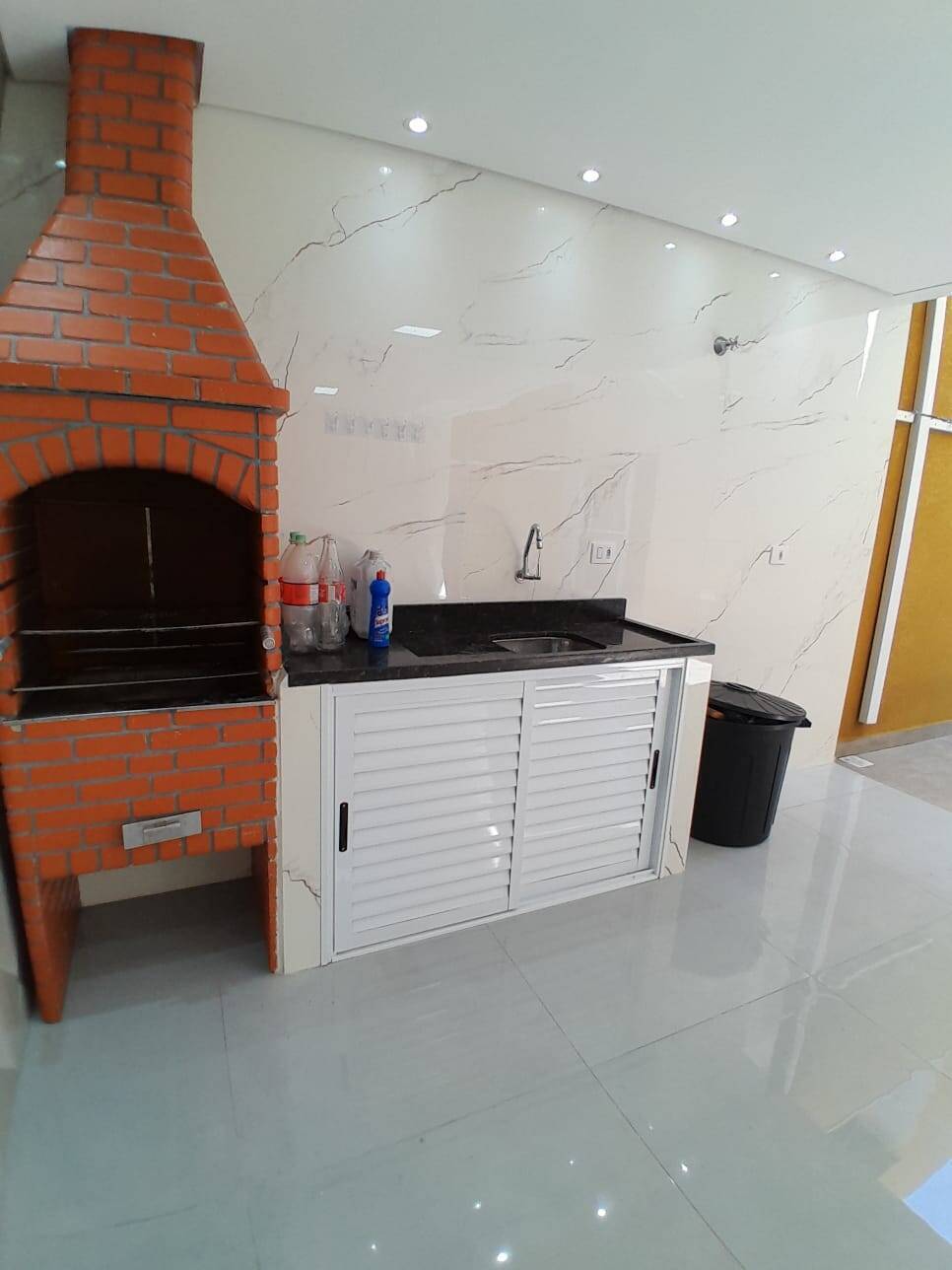 Casa para alugar com 4 quartos, 229m² - Foto 4