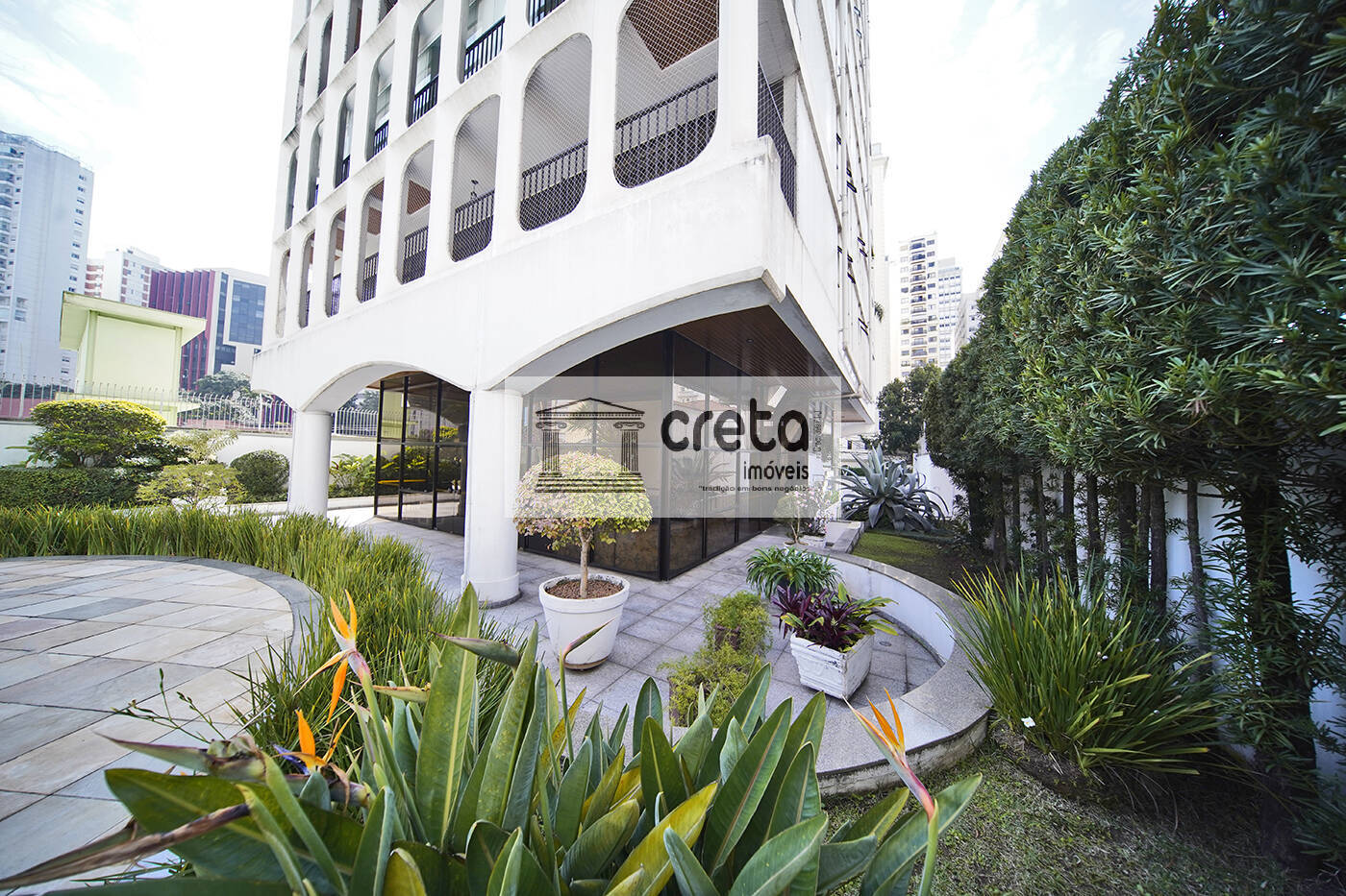 Apartamento à venda e aluguel com 4 quartos, 215m² - Foto 1